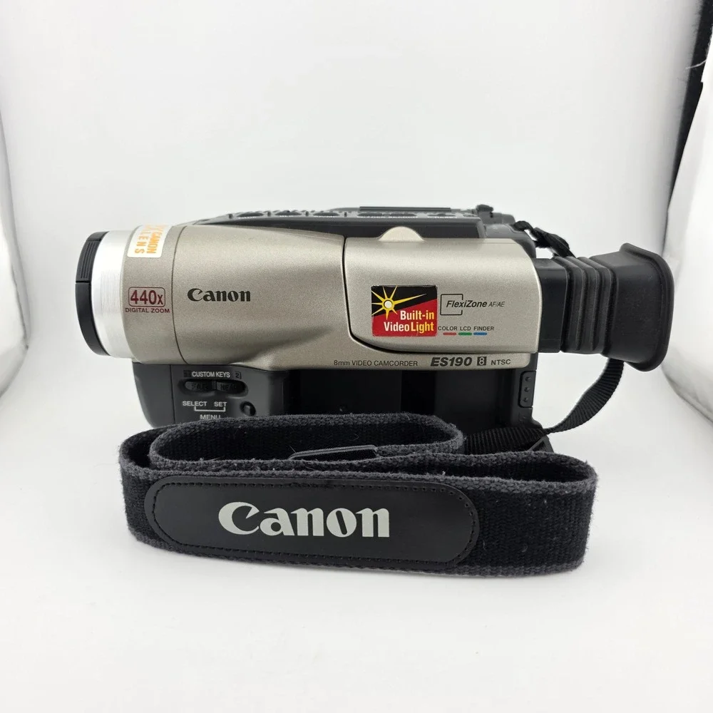 Canon Camcorder ES190 8mm NTSC Silver 22x Optical 440x Digital Zoom Tested Read